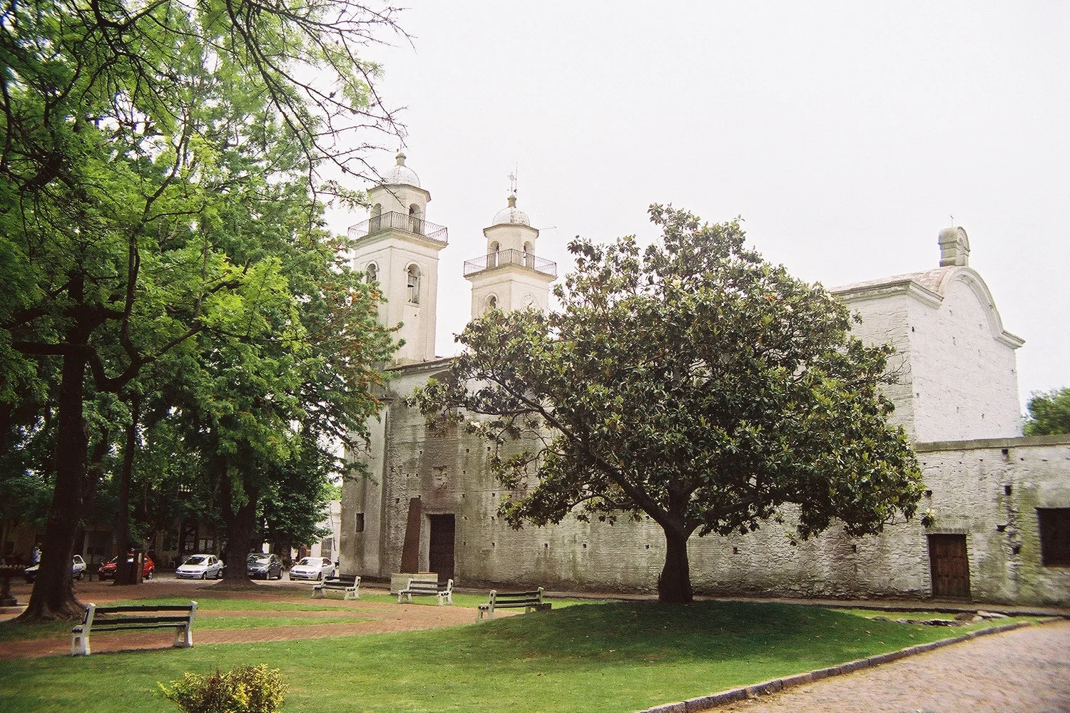 La basílica en el Barrio Histórico de Colonia del Sacramento.